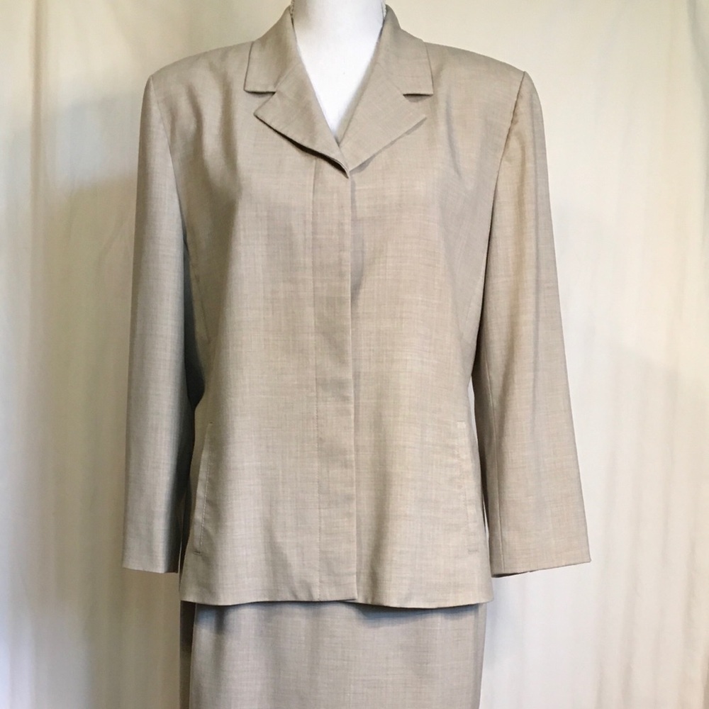 Kasper & Company A S L Suit Poly/Wool Beige